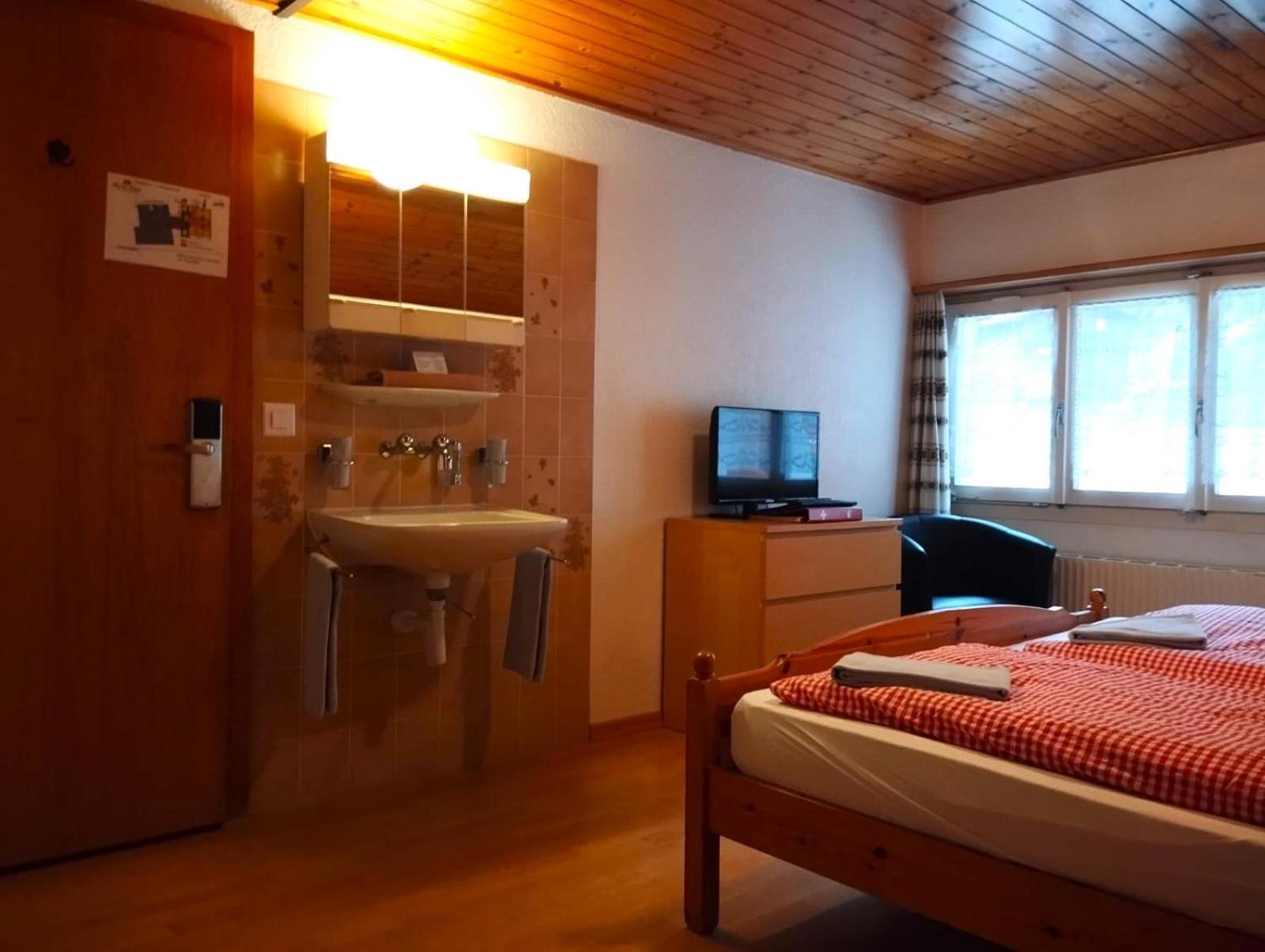 Hotel Weisses Kreuz Brienz  Zimmer foto